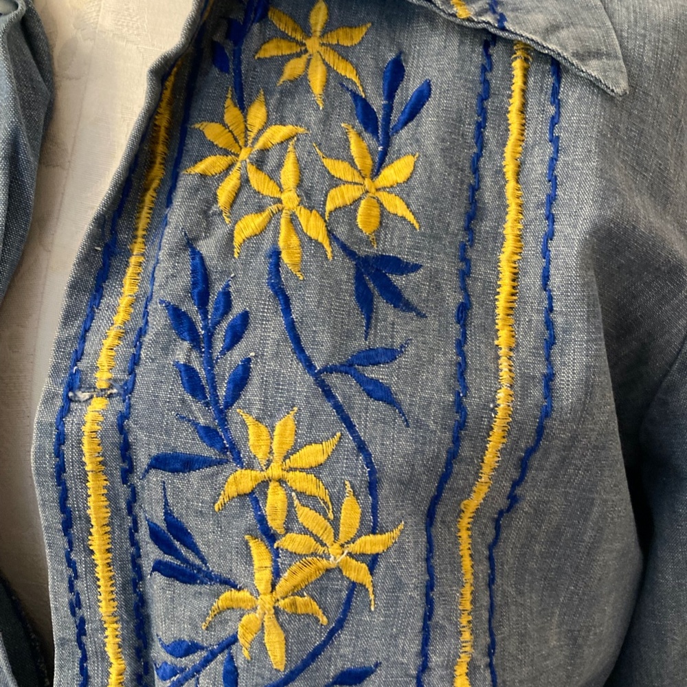 Embroidered denim button up vintage shirt from the 1960"s, size L. - Picture 4 of 9